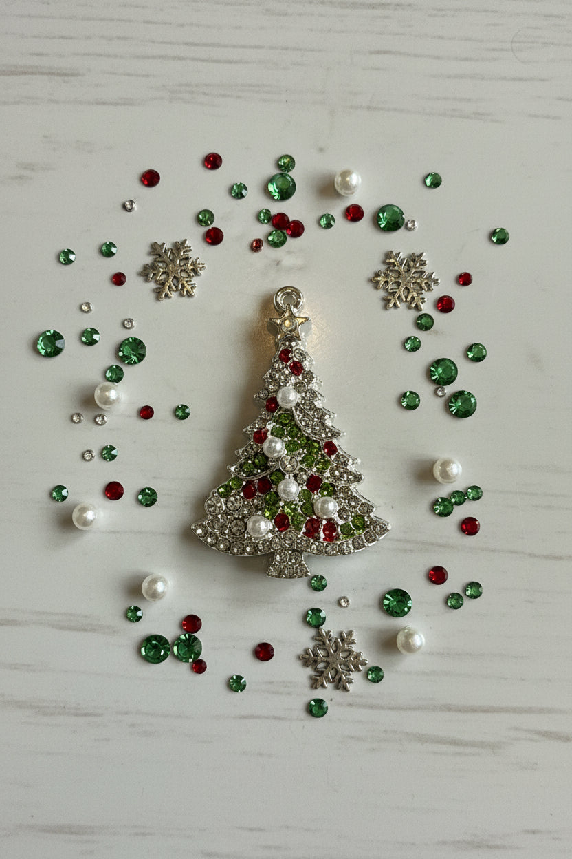 4cm metal Christmas pendant for festive jewellery making, keychains and craft projects