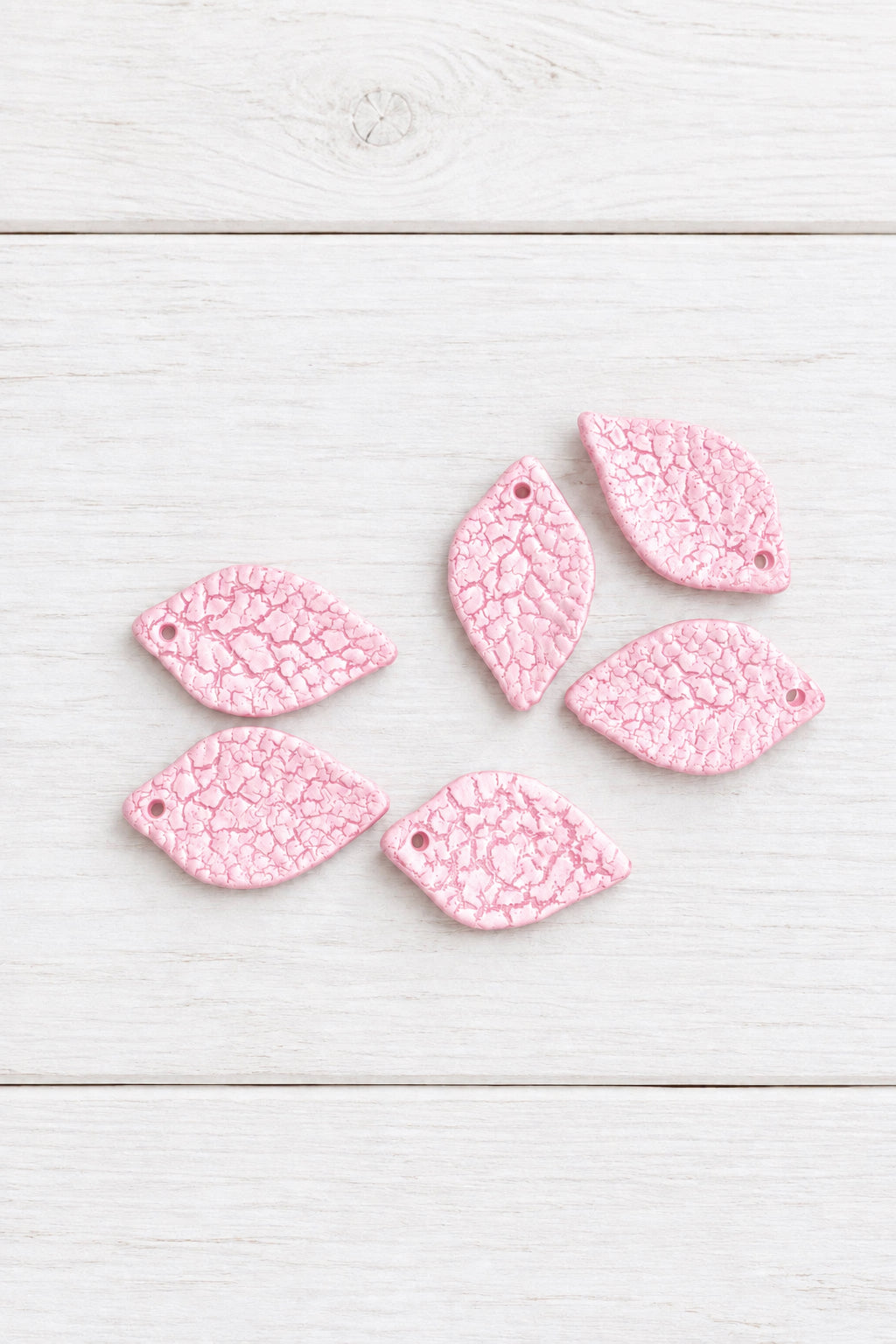 Pack of 25 pastel acrylic leaf beads.