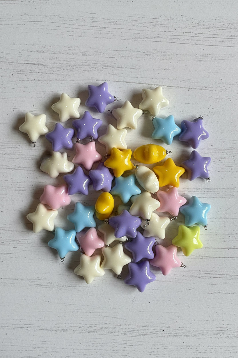 Acrylic star pendant beads for Christmas jewellery making, bead pens and craft projects