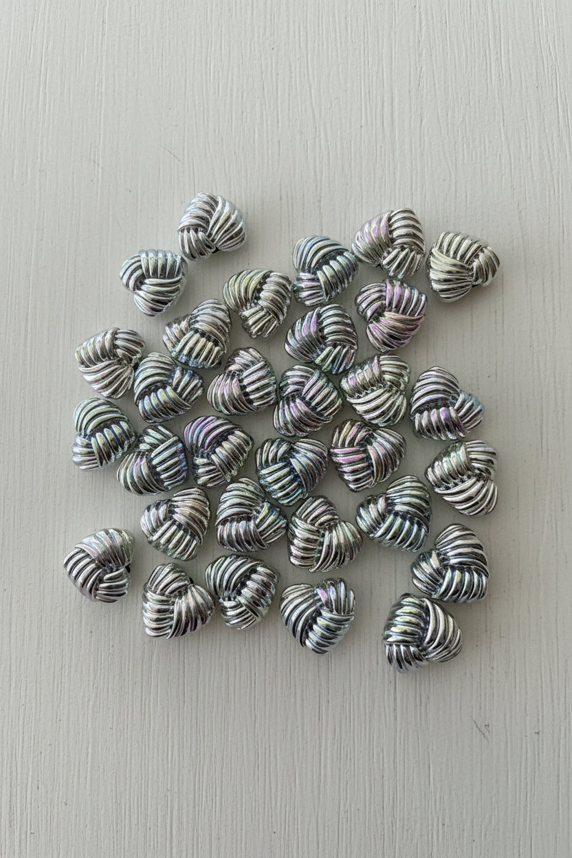 20mm Acrylic Twisted Knot Hearts Rainbow Metallic - pack of 5