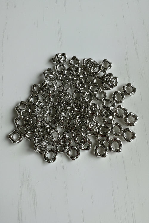 16mm acrylic silver wavy spacer beads pack of 10 for jewellery making - Kingyscrafts