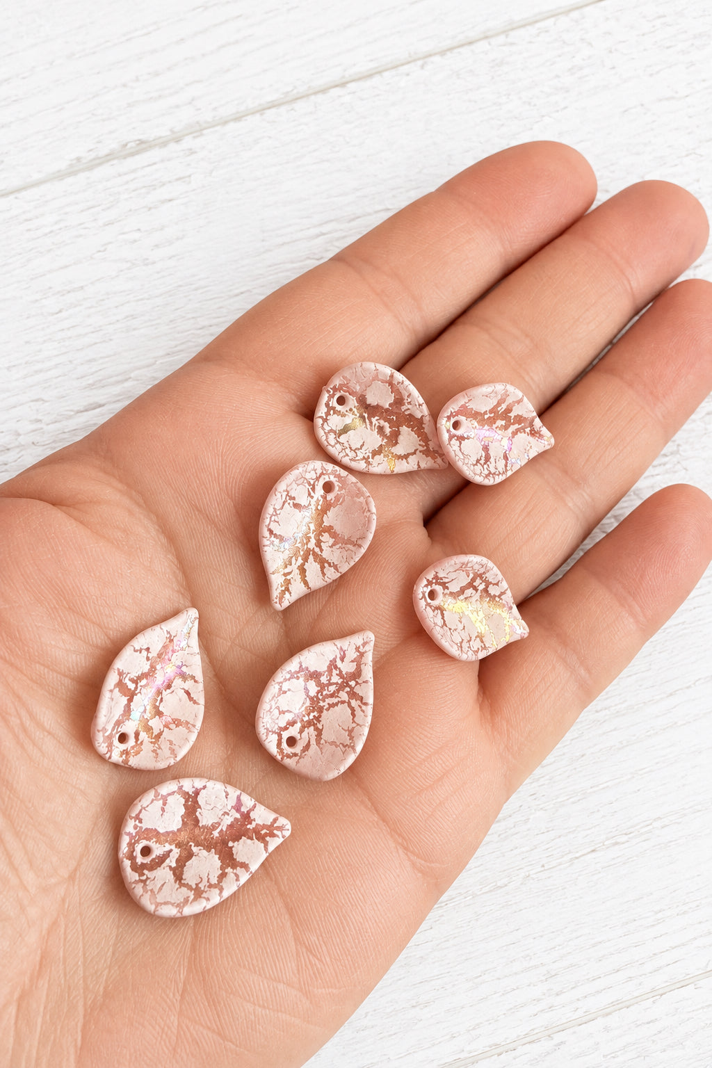 Pack of 25 patterned acrylic leaf beads.