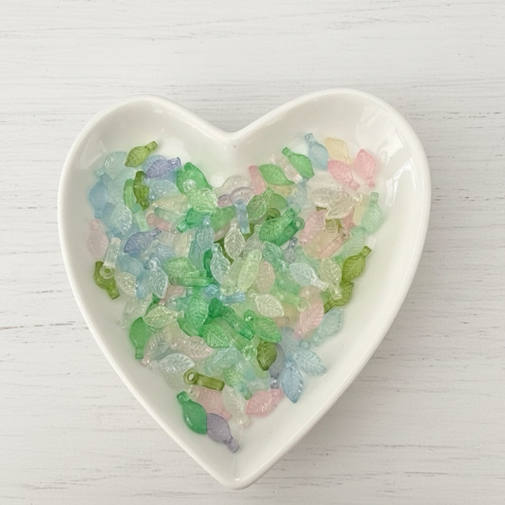 Multicolor acrylic leaf pendants for keychains and car hangers – 10g pack