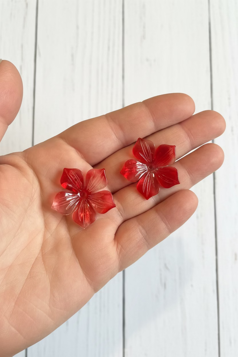 Red acrylic patterned flower for keychains and sun catchers – pack of 5