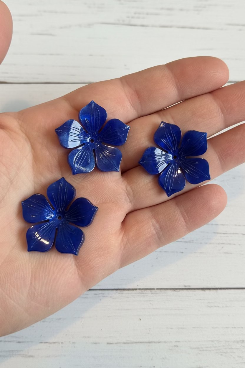 Large acrylic flower bead with etched design – pack of 10