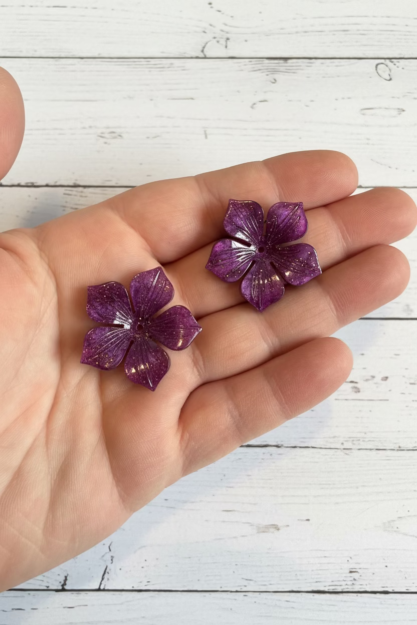 Large acrylic flower bead with etched design – pack of 10